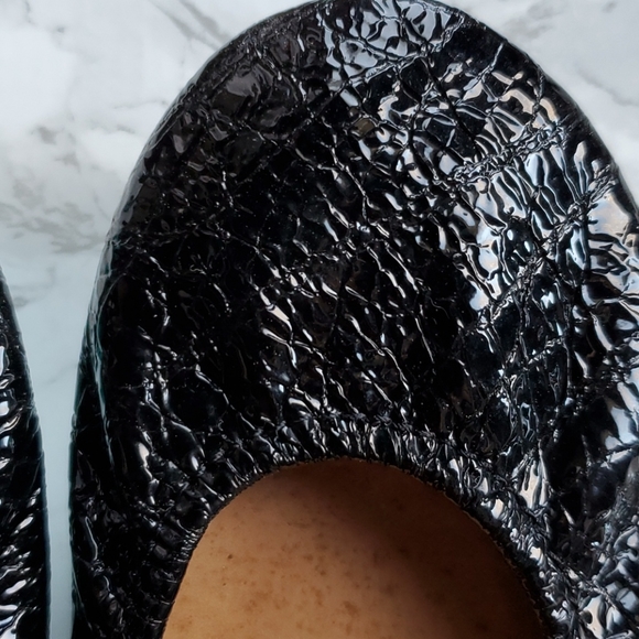 Tieks obsidian black croc patent leather ballet flats with box and flower - Picture 6 of 17